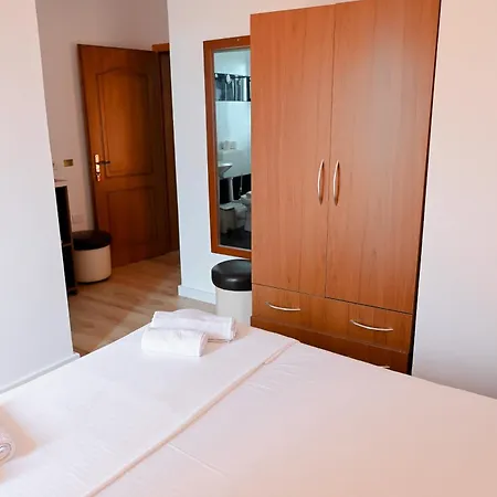 Otel Max Kriti Shëngjin