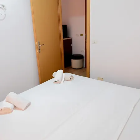 Max Kriti Otel Shëngjin