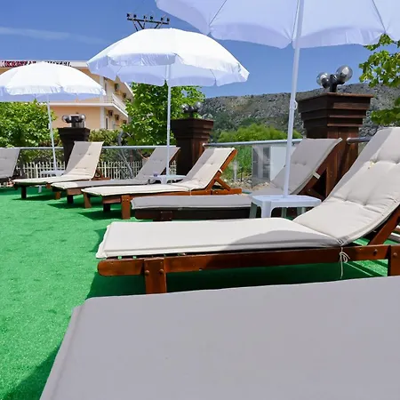Max Kriti Hotel